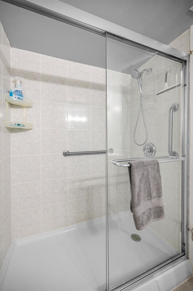 PARADISE SHORES - Residential