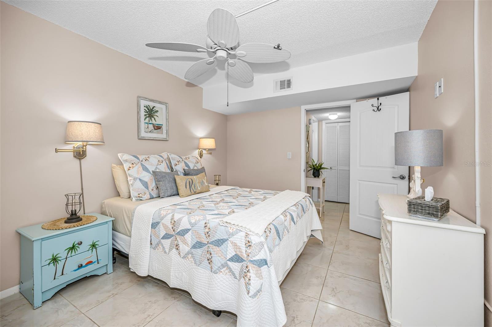 PARADISE SHORES - Residential