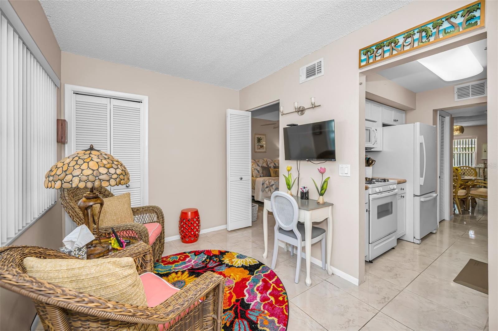 PARADISE SHORES - Residential