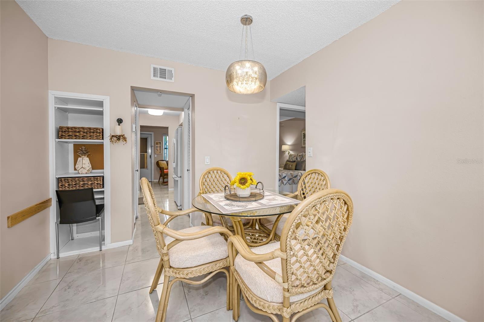 PARADISE SHORES - Residential