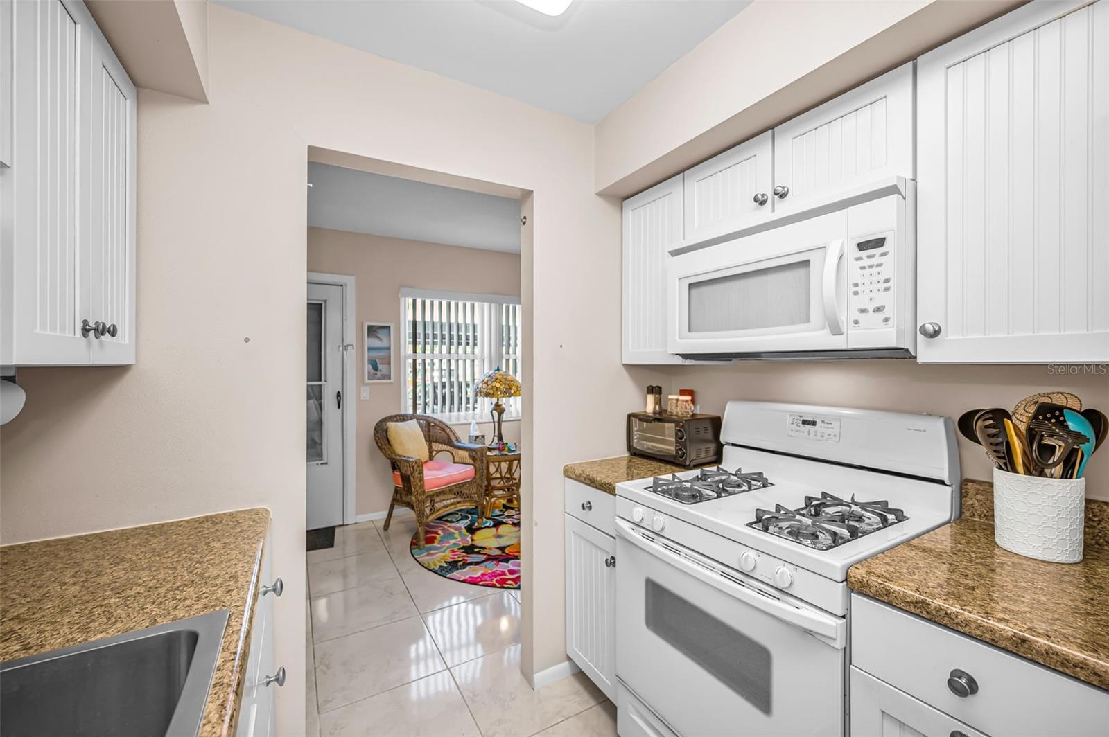 PARADISE SHORES - Residential