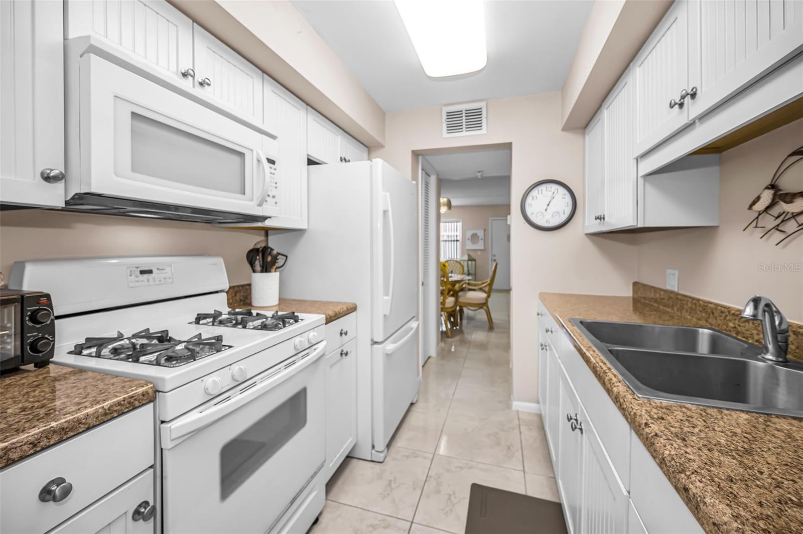 PARADISE SHORES - Residential