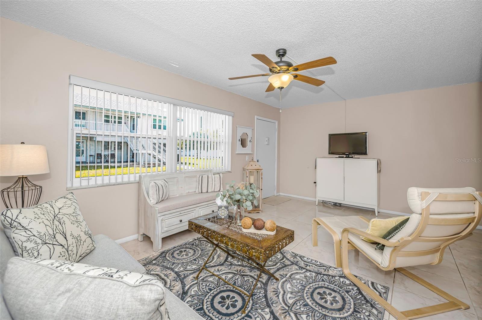 PARADISE SHORES - Residential