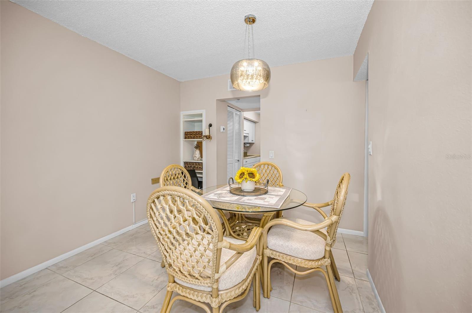 PARADISE SHORES - Residential