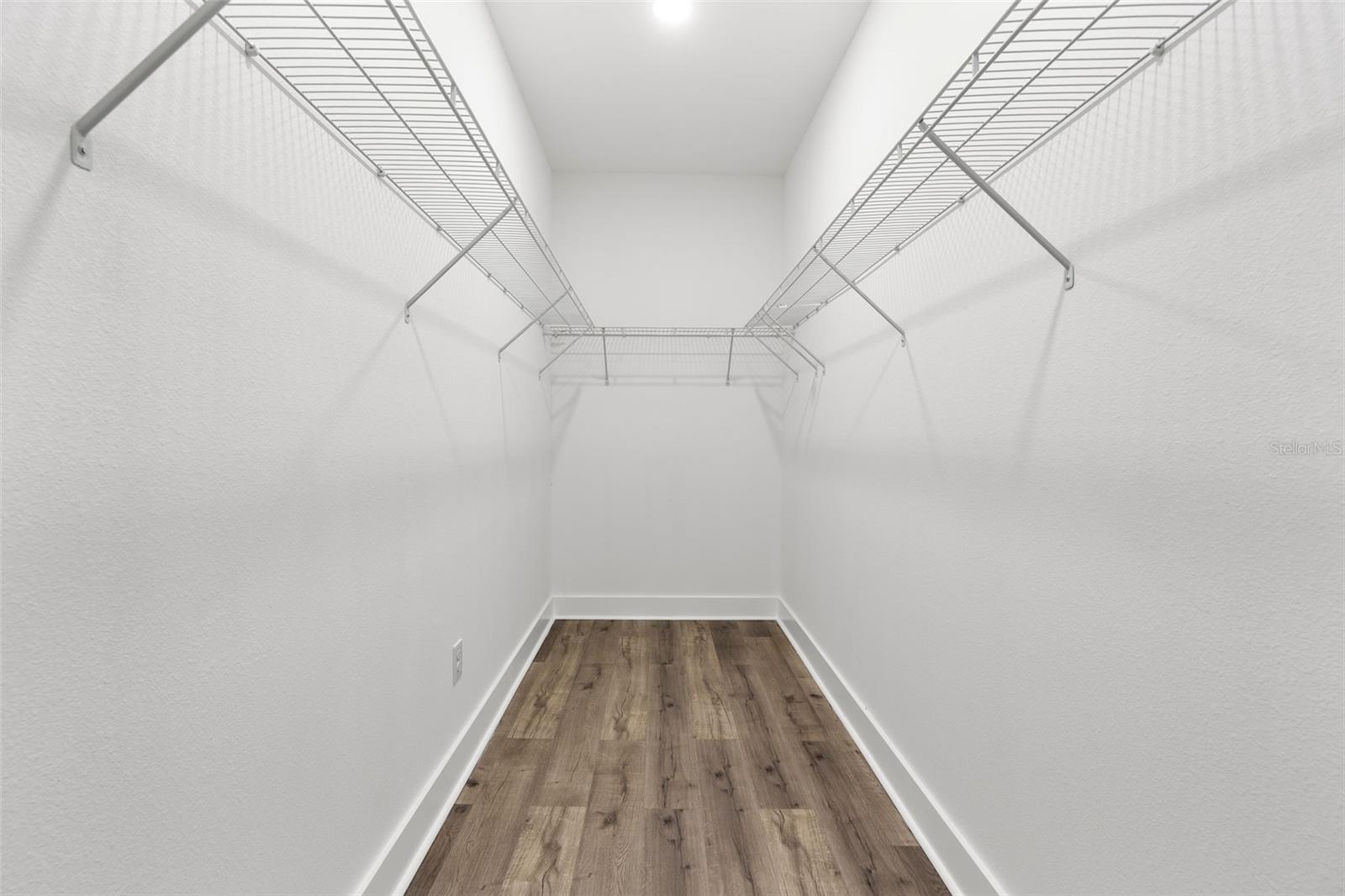 ROLLING HILLS UN ONE - Residential Lease