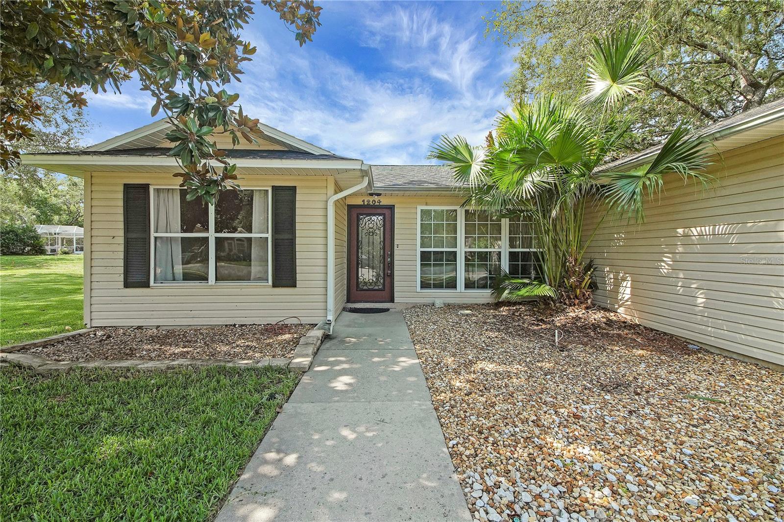 1204 OAK HAMMOCK LANE