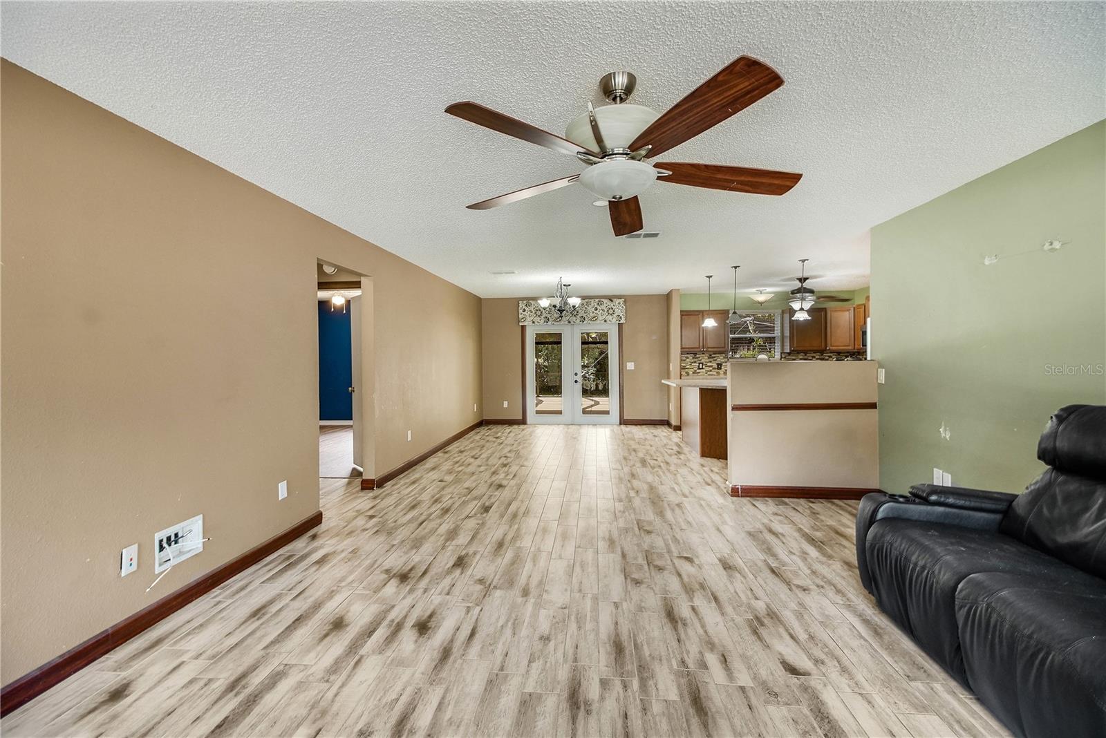 1204 OAK HAMMOCK LANE