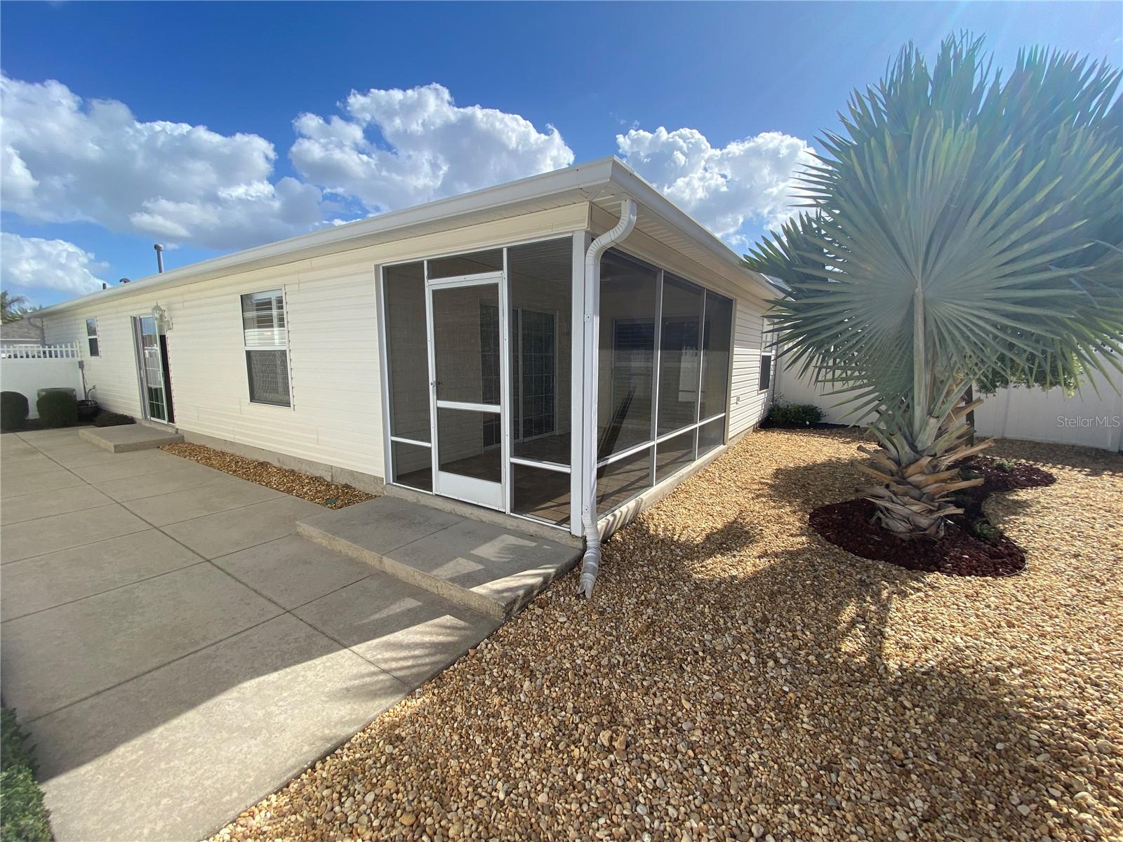 COURTYARD VILLAS - Residential Lease