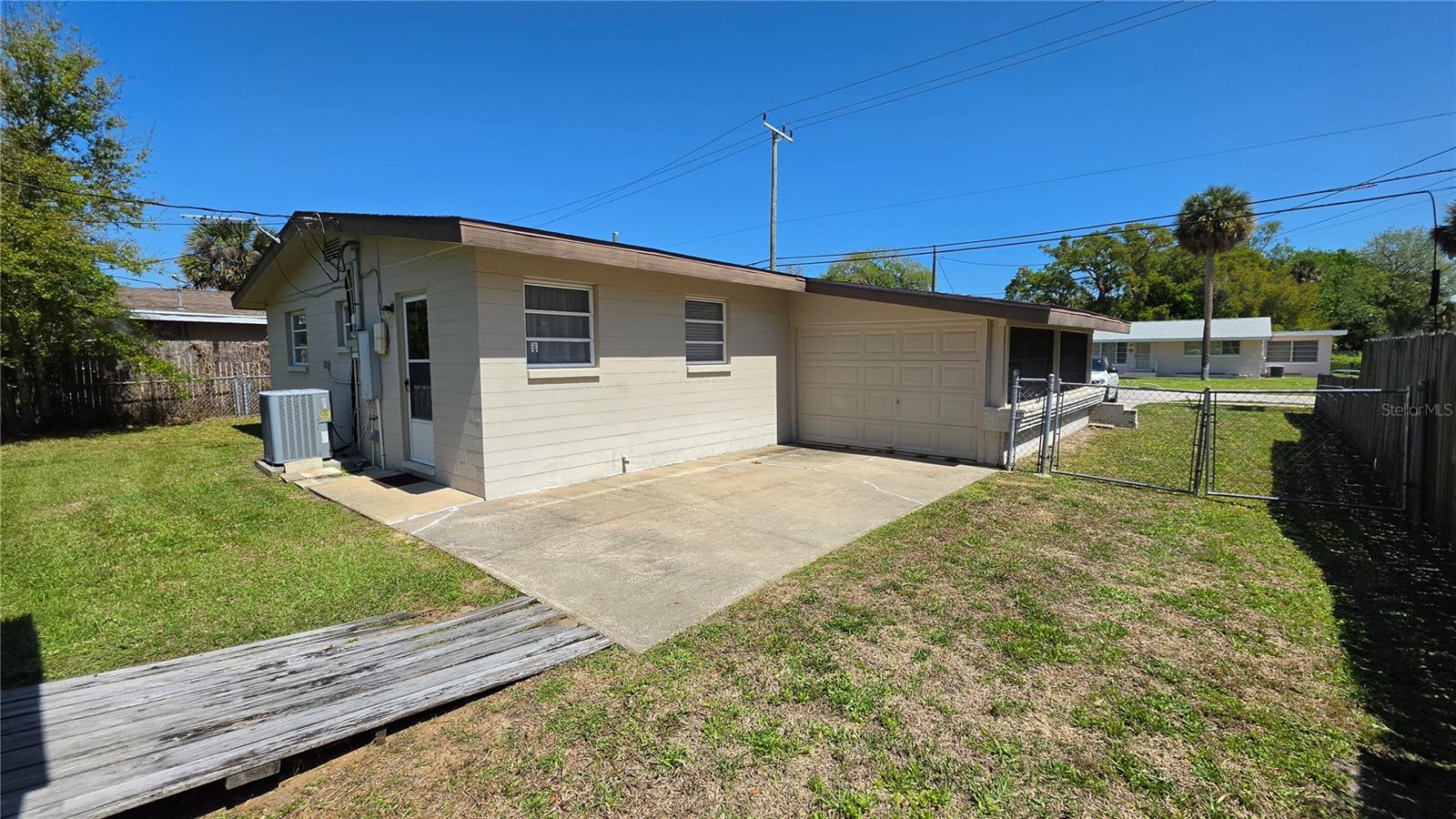 TROPICAL PALM TERRACE - Residential