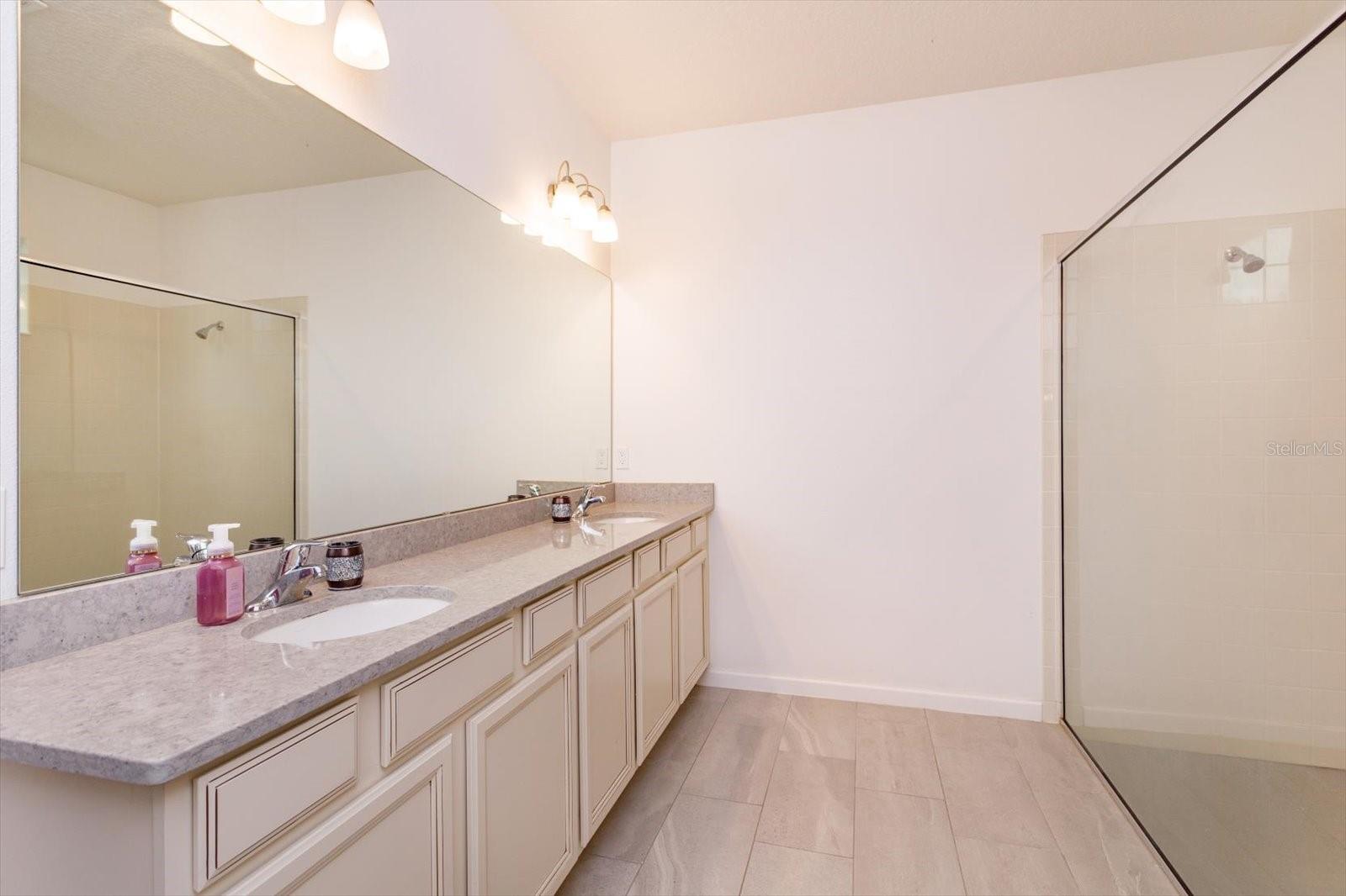 REDBRIDGE SQUARE - Residential