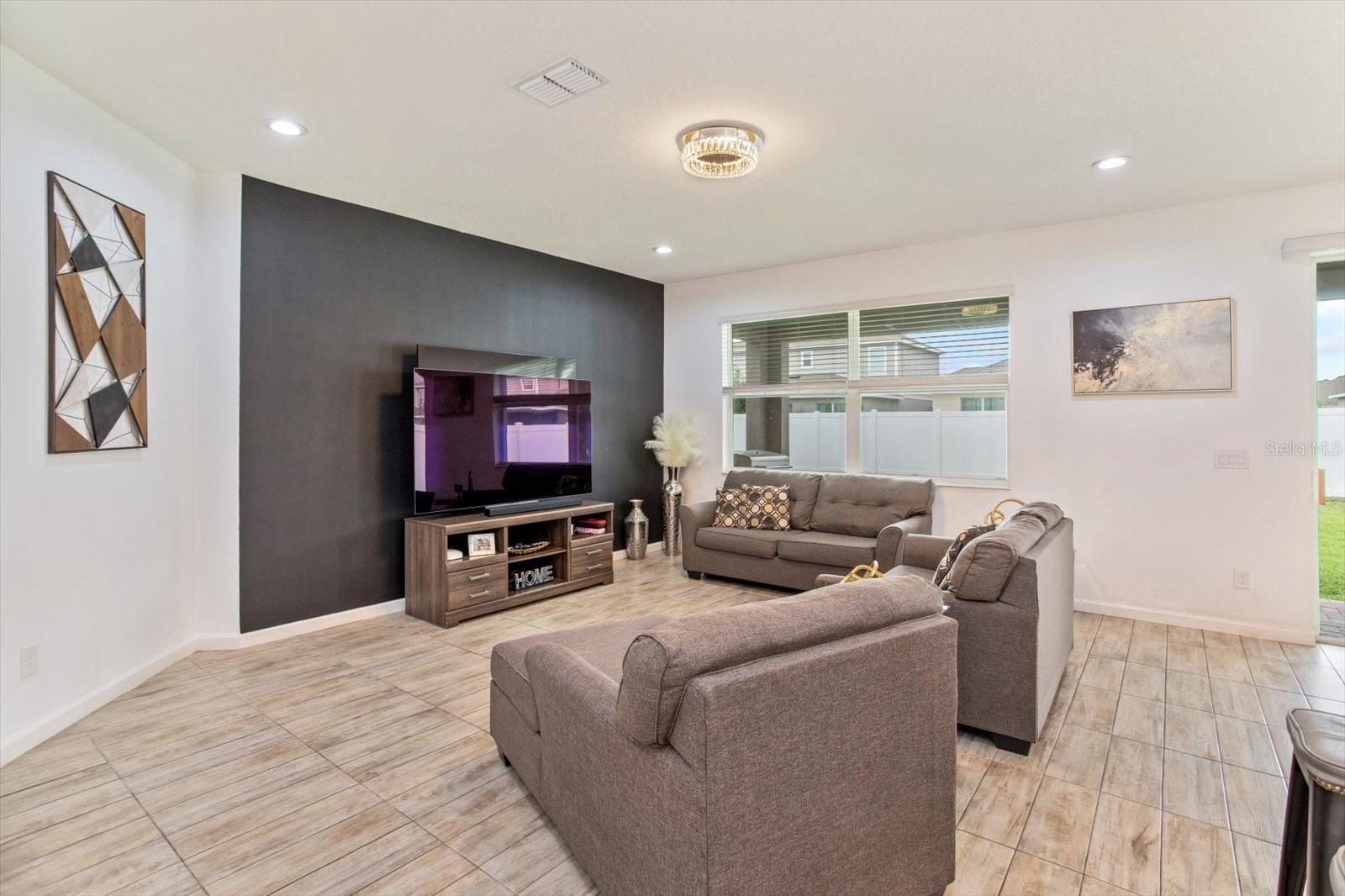 REDBRIDGE SQUARE - Residential