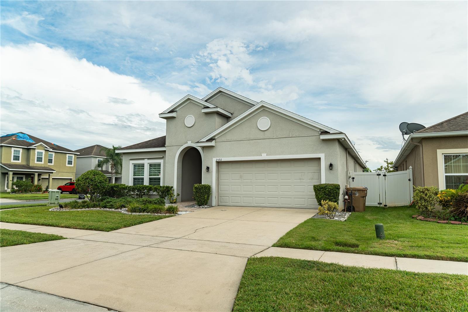 Great 4 bedrooms and 2 Full Bathrooms located close to Supermarkets, Shopping and Major Highways. This property comes with all appliances and fenced around property with no carpets at all.
