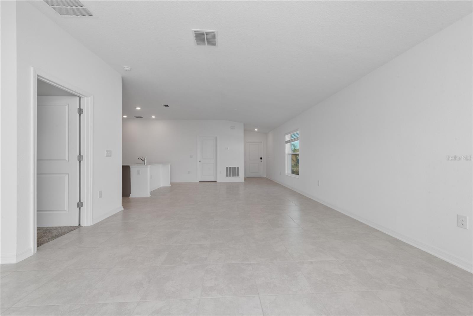 LEOMAS LNDG PH 1 - Residential Lease