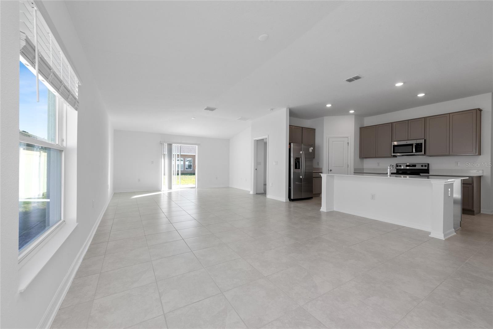 LEOMAS LNDG PH 1 - Residential Lease