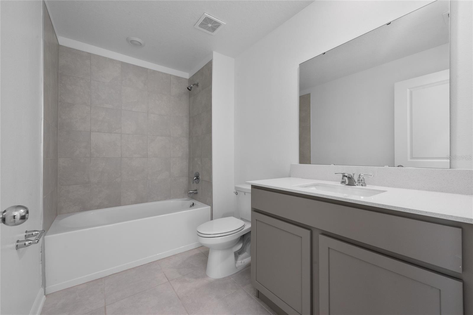 LEOMAS LNDG PH 1 - Residential Lease