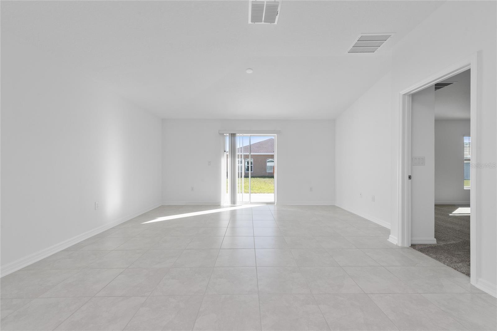 LEOMAS LNDG PH 1 - Residential Lease