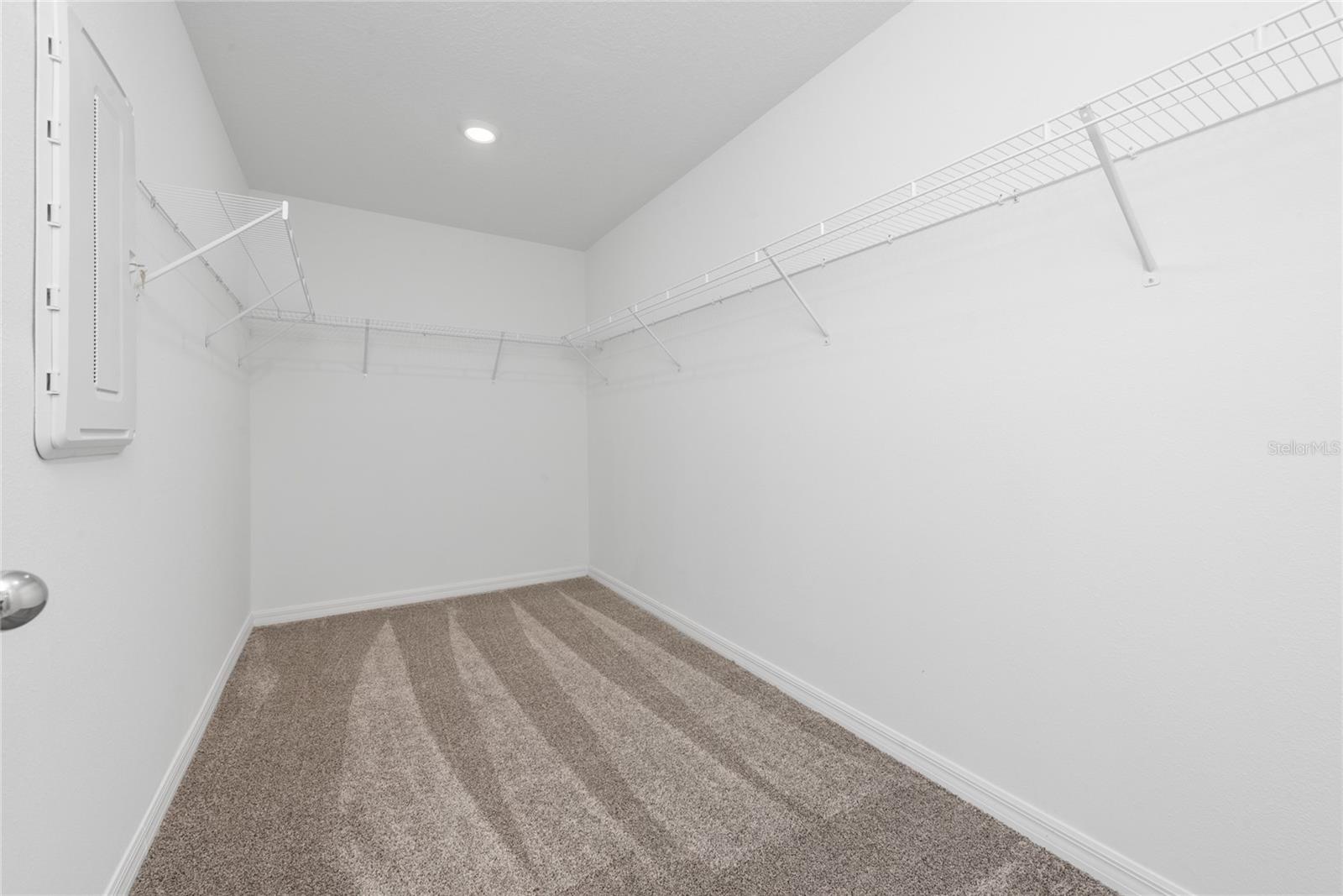 LEOMAS LNDG PH 1 - Residential Lease