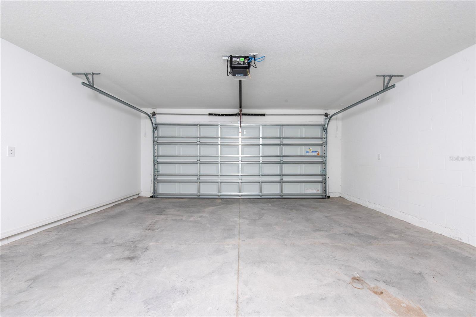 LEOMAS LNDG PH 1 - Residential Lease