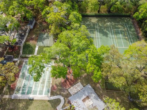 A home in PALM HARBOR