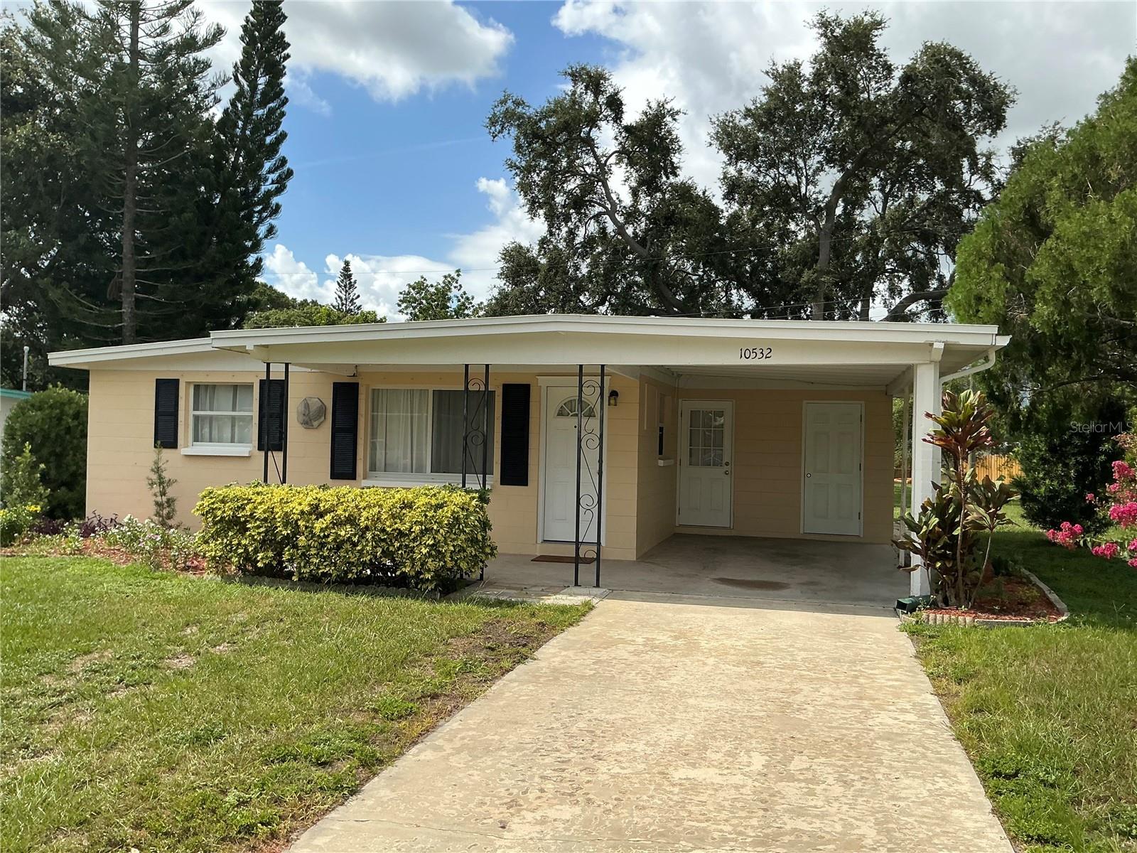 Super cute and super clean 2 bedroom/1 bath home in the heart of Largo. Updated kitchen and bath with an open floorplan and tile floors throughout. Huge back yard. Oversized carport and a laundry/storage room. Close to shopping, dining and entertainment. Only $1700 / month. Move in ready, make it yours. Call today.
Note: Stackable washer/dryer in laundry home, but tenant responsible to maintain.