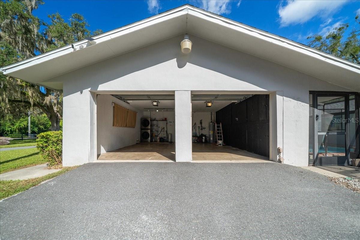 LAKE LOUISE ESTATE - Residential