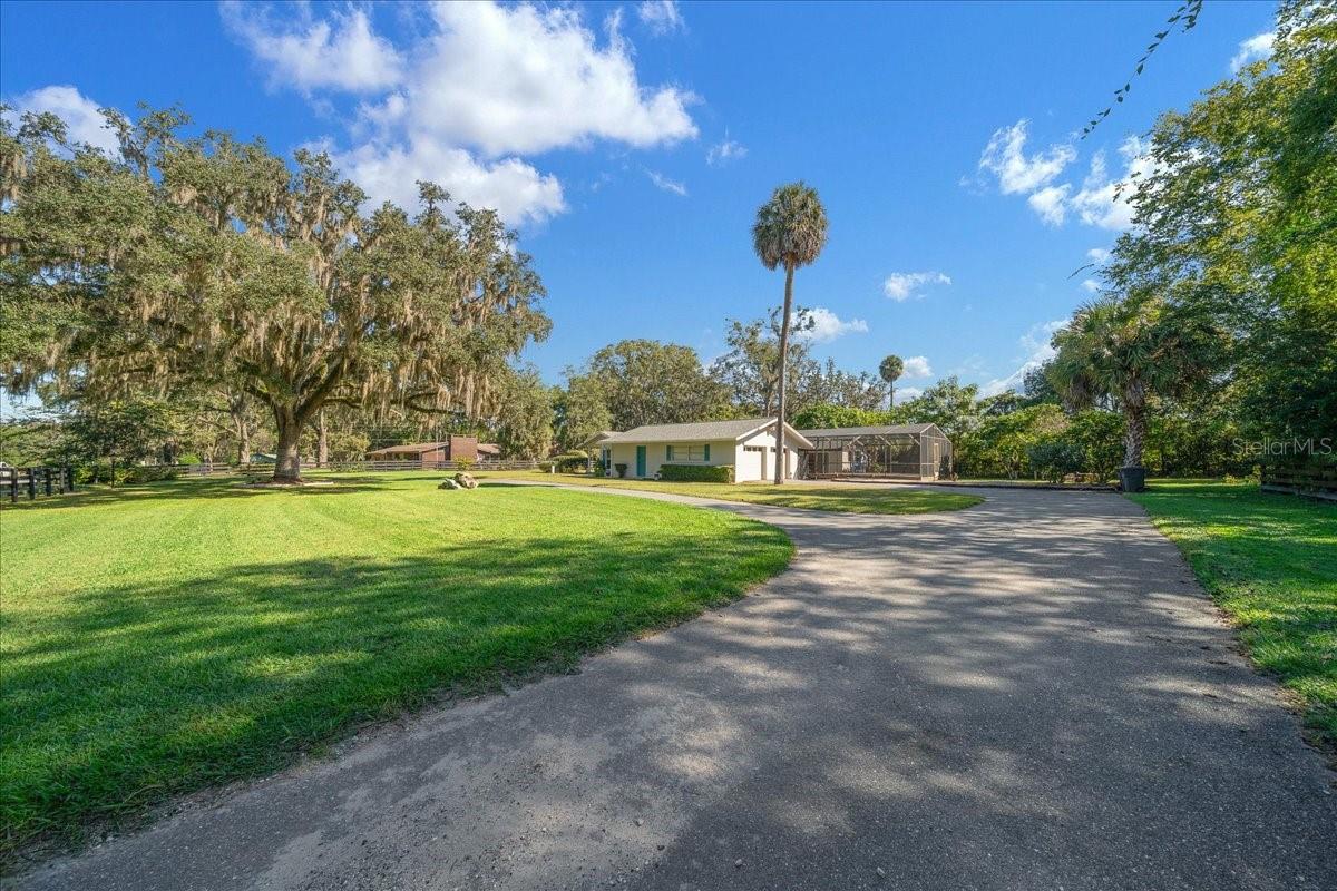 LAKE LOUISE ESTATE - Residential