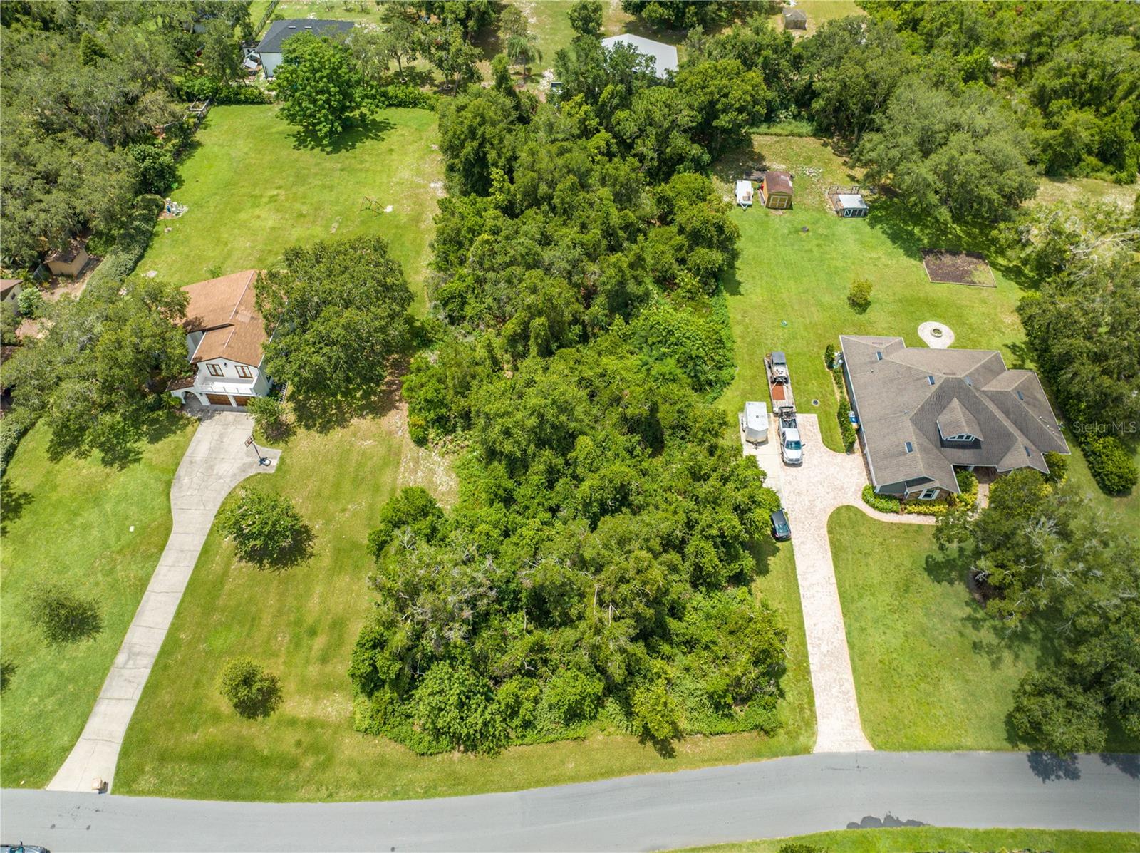 RUNNMEDE OAKS - Land