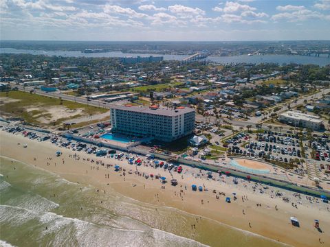 A home in DAYTONA BEACH