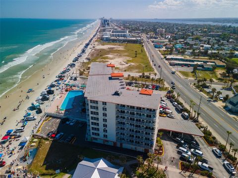 A home in DAYTONA BEACH