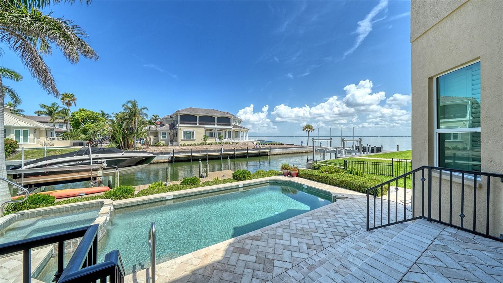 657 HALYARD LANE