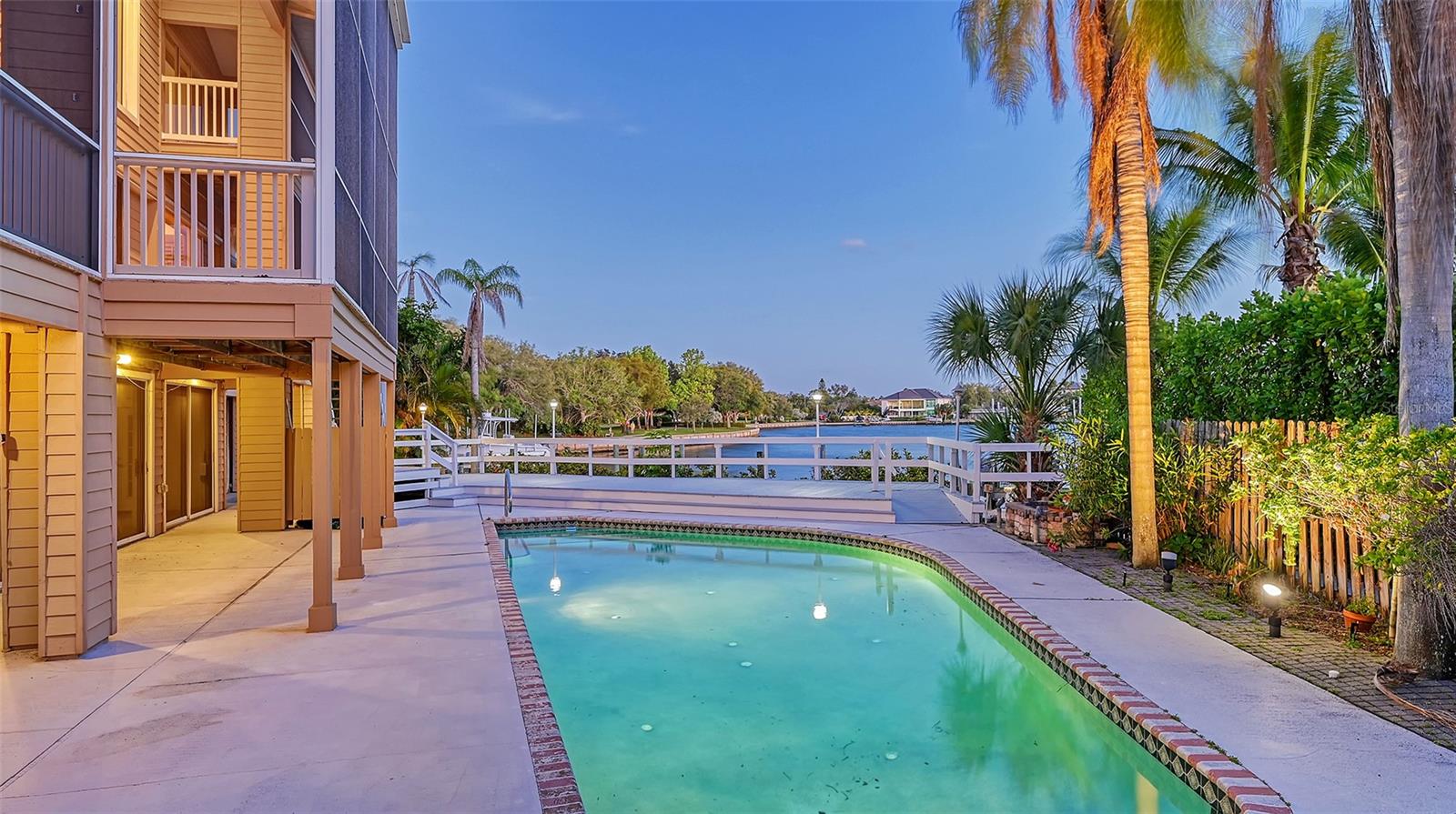 SAPPHIRE SHORES - Residential