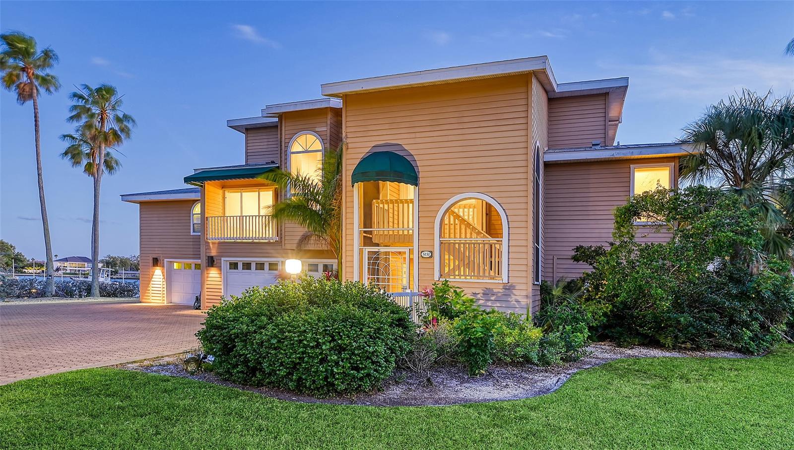 SAPPHIRE SHORES - Residential