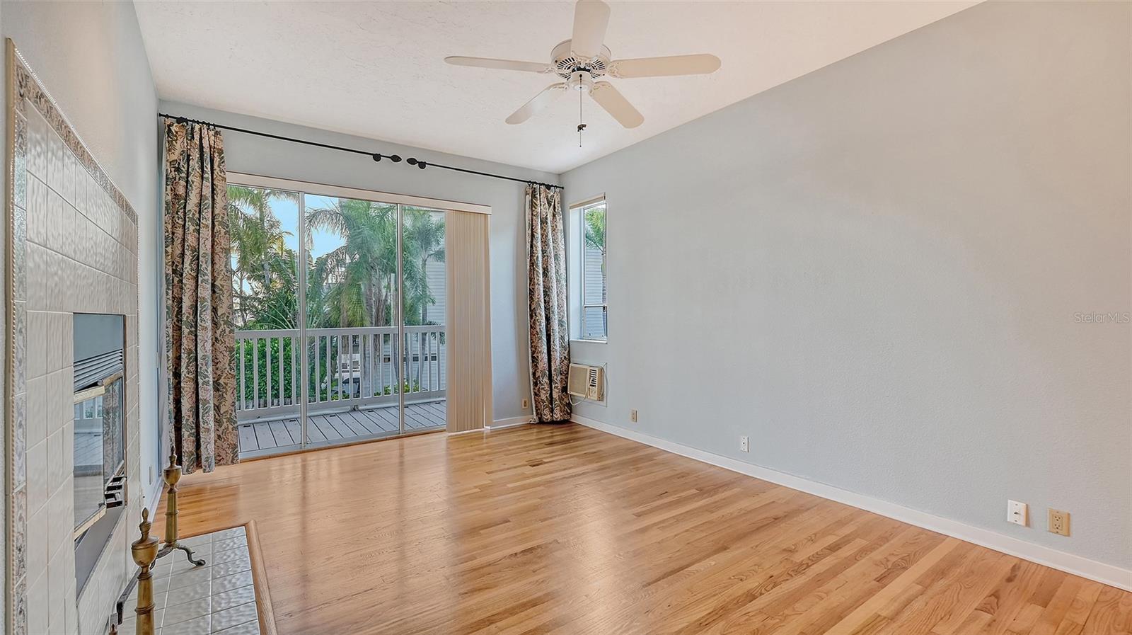 SAPPHIRE SHORES - Residential