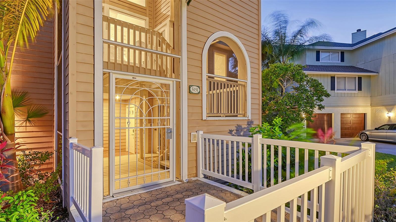 SAPPHIRE SHORES - Residential