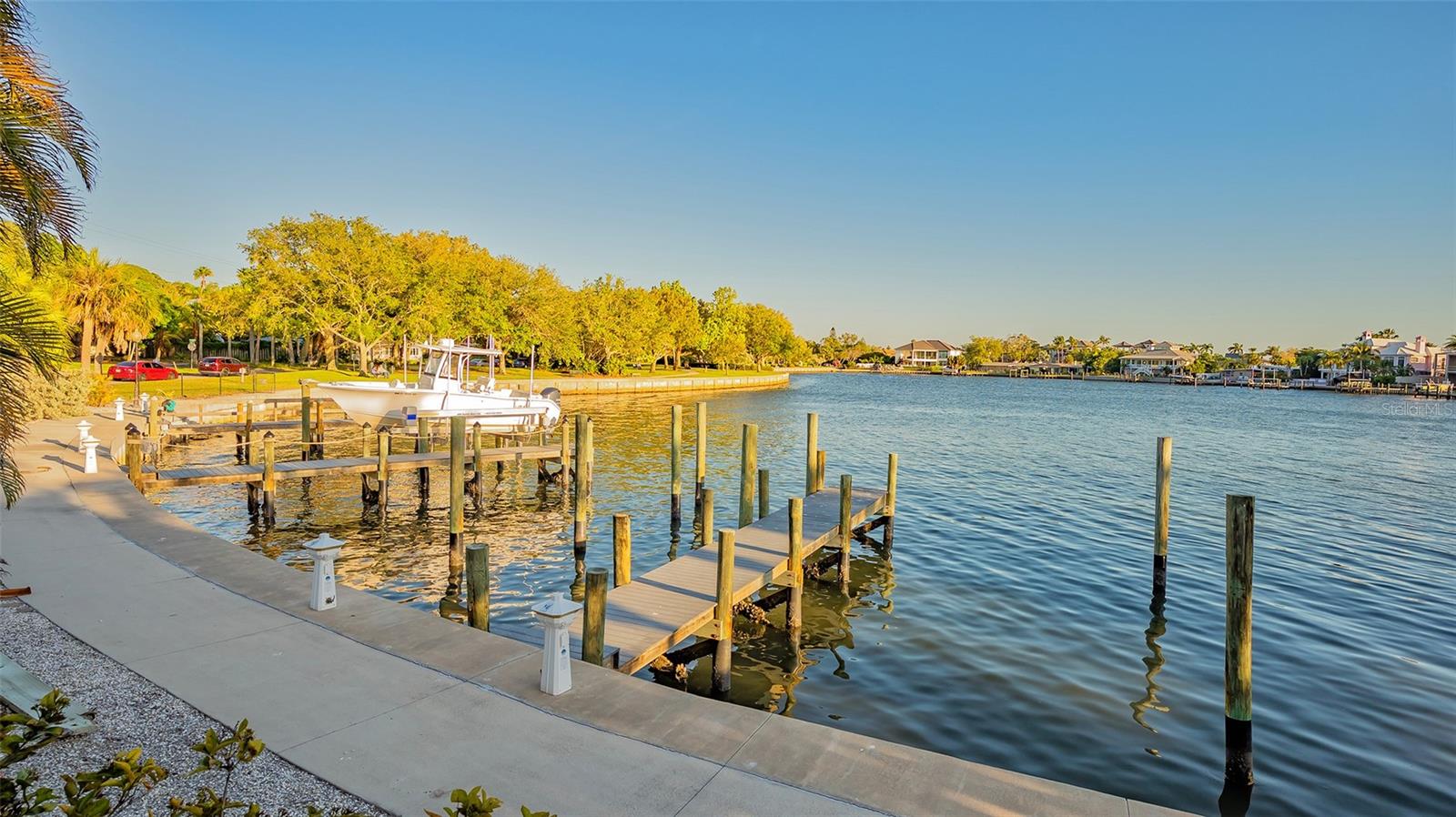 SAPPHIRE SHORES - Residential