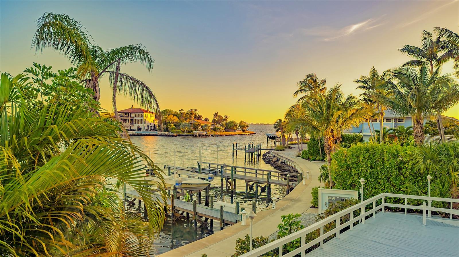 SAPPHIRE SHORES - Residential