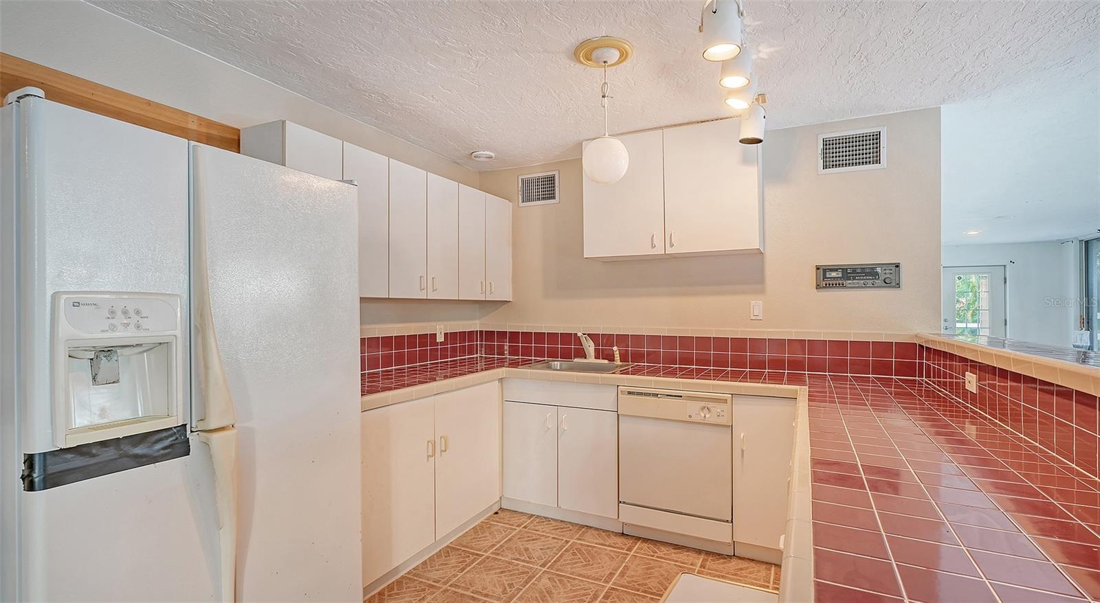 SAPPHIRE SHORES - Residential