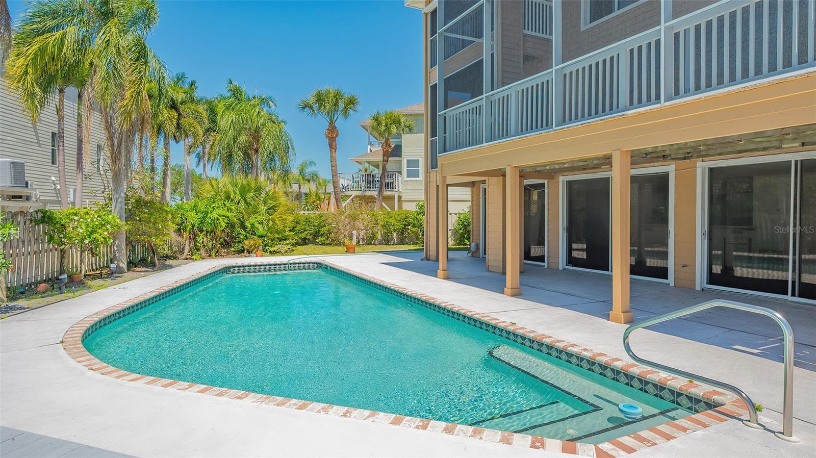 SAPPHIRE SHORES - Residential