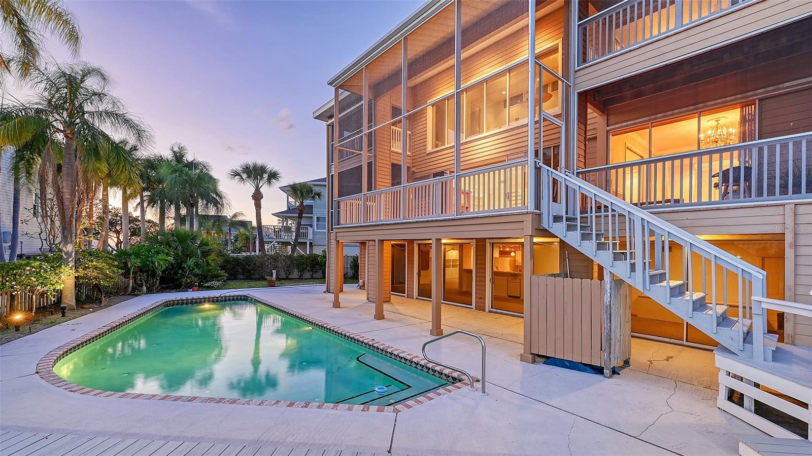 SAPPHIRE SHORES - Residential