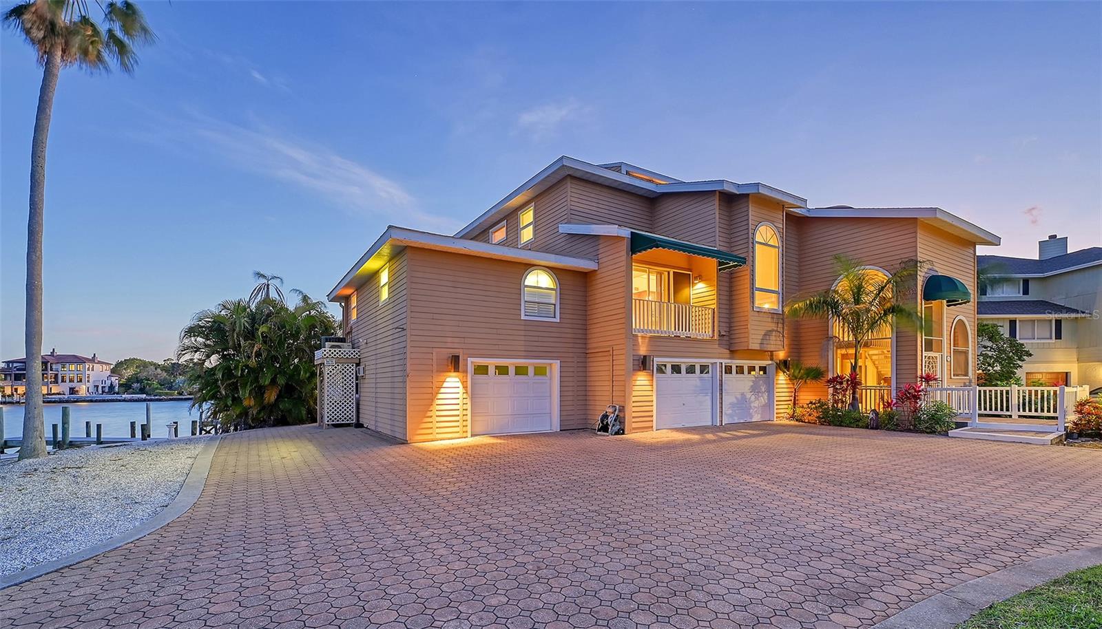 SAPPHIRE SHORES - Residential