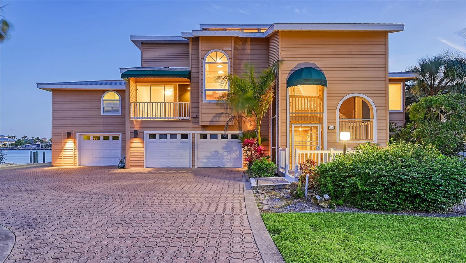 SAPPHIRE SHORES - Residential