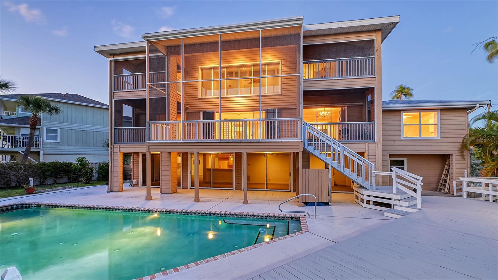 SAPPHIRE SHORES - Residential