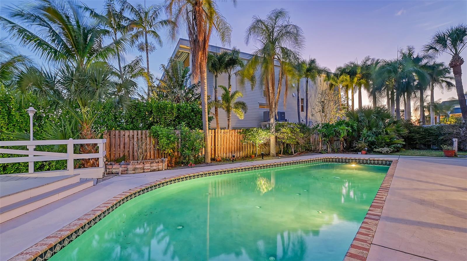 SAPPHIRE SHORES - Residential