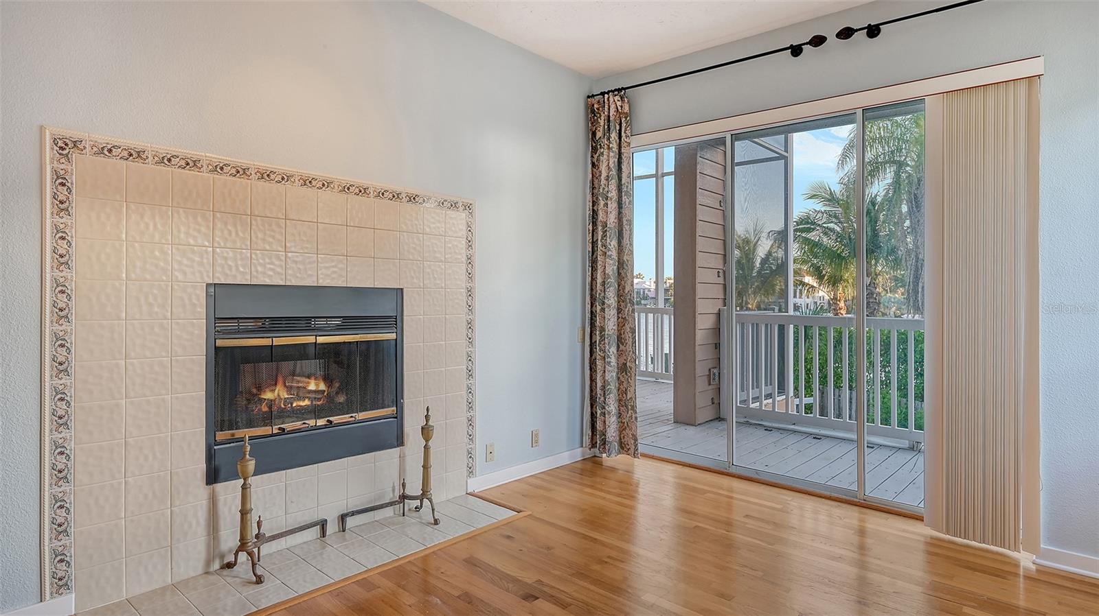 SAPPHIRE SHORES - Residential