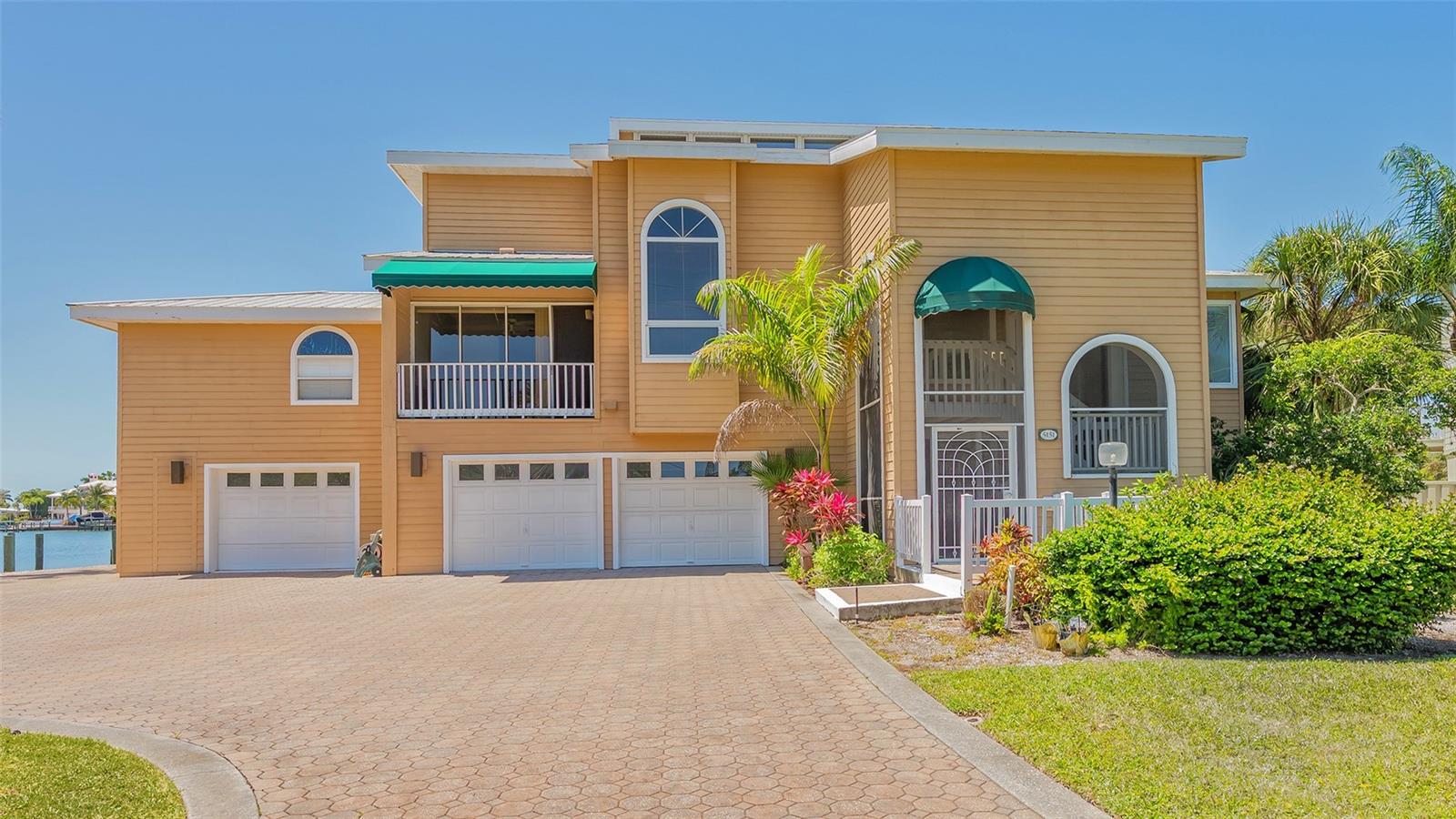 SAPPHIRE SHORES - Residential