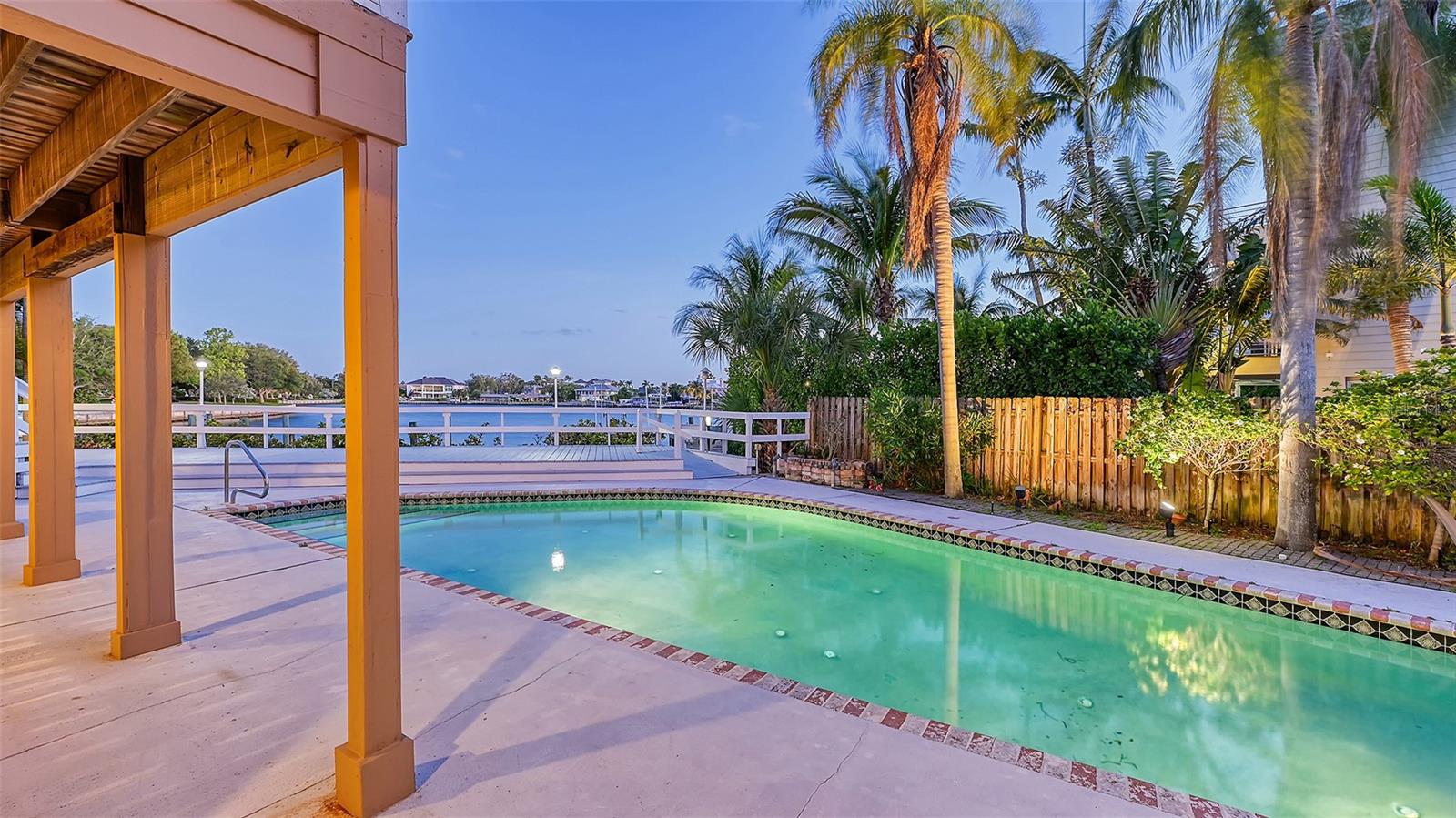 SAPPHIRE SHORES - Residential