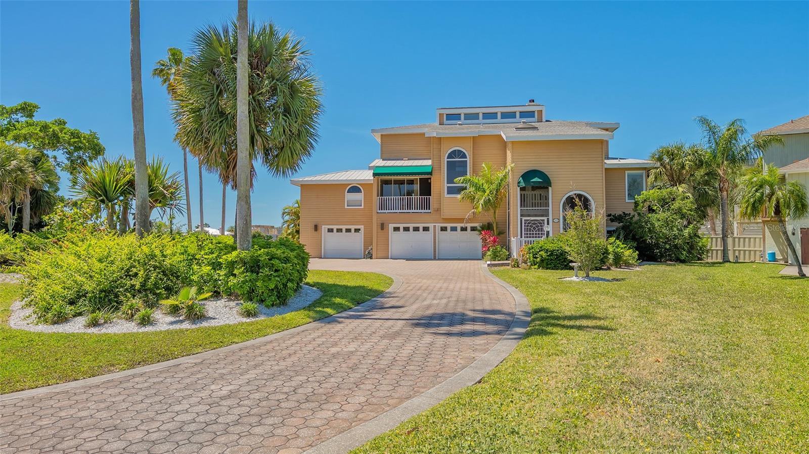 SAPPHIRE SHORES - Residential