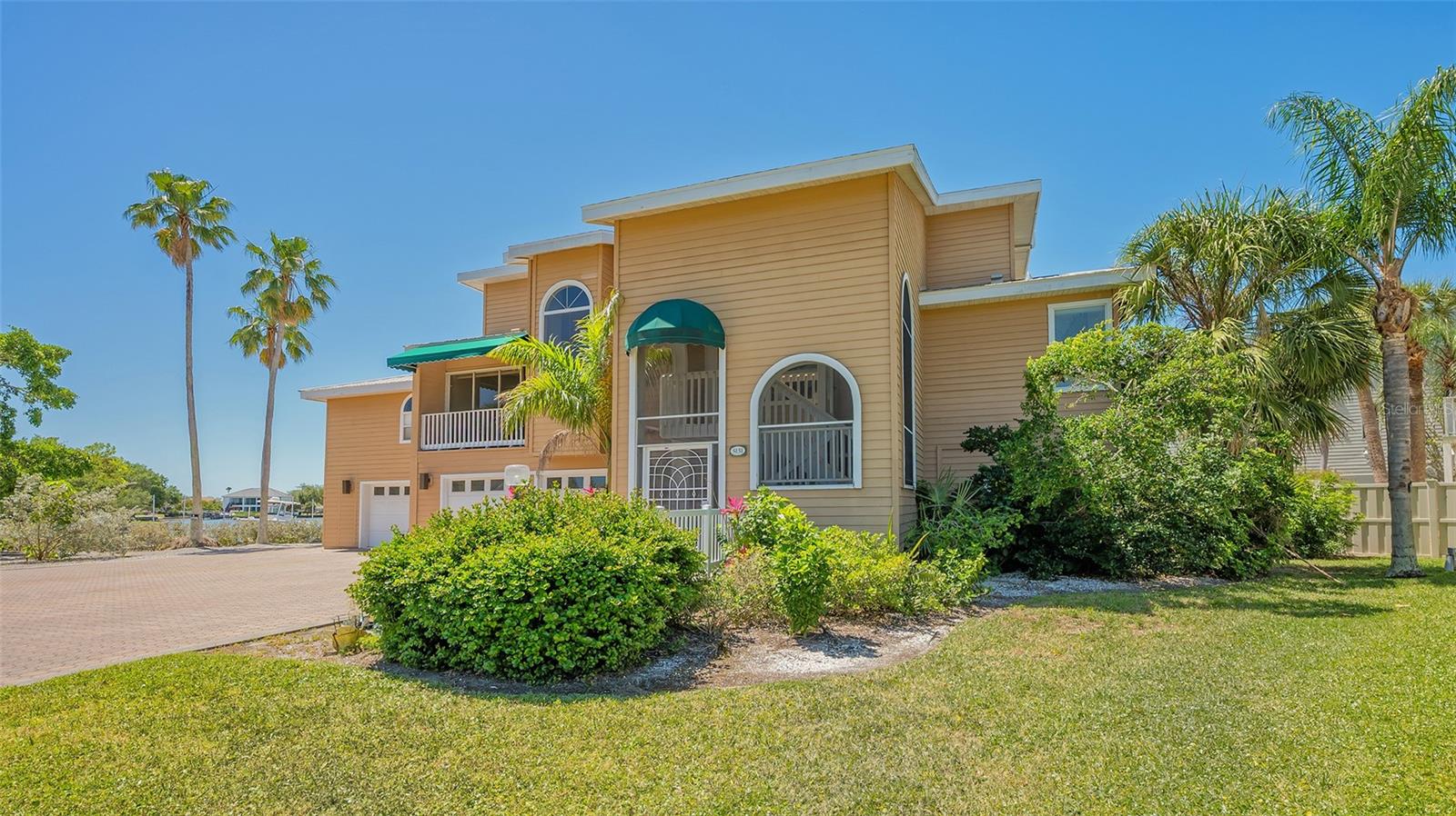 SAPPHIRE SHORES - Residential