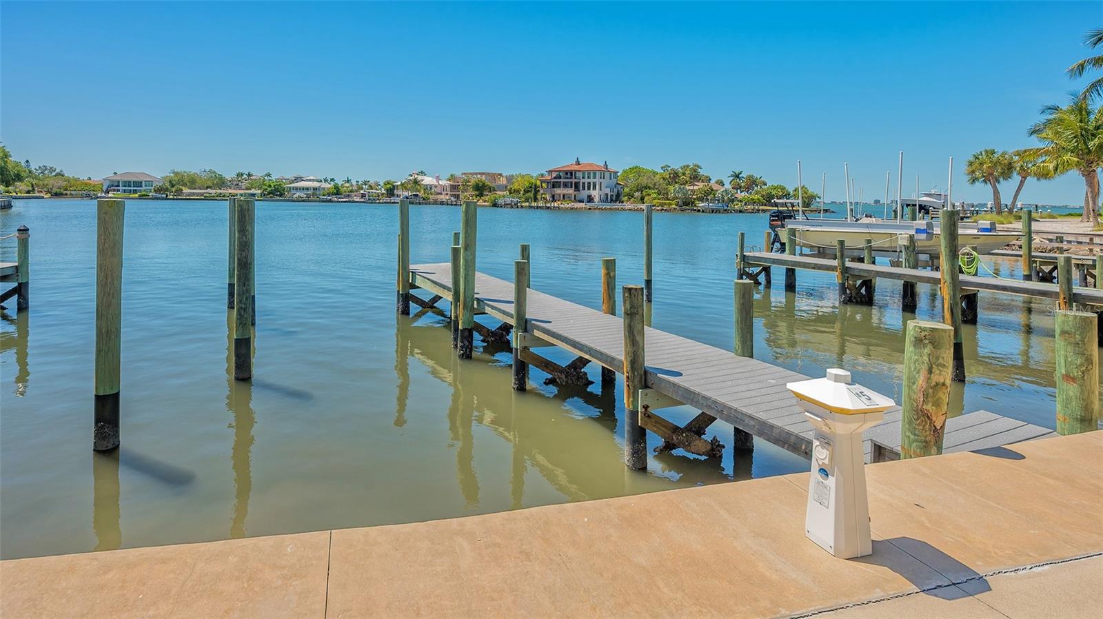 SAPPHIRE SHORES - Residential