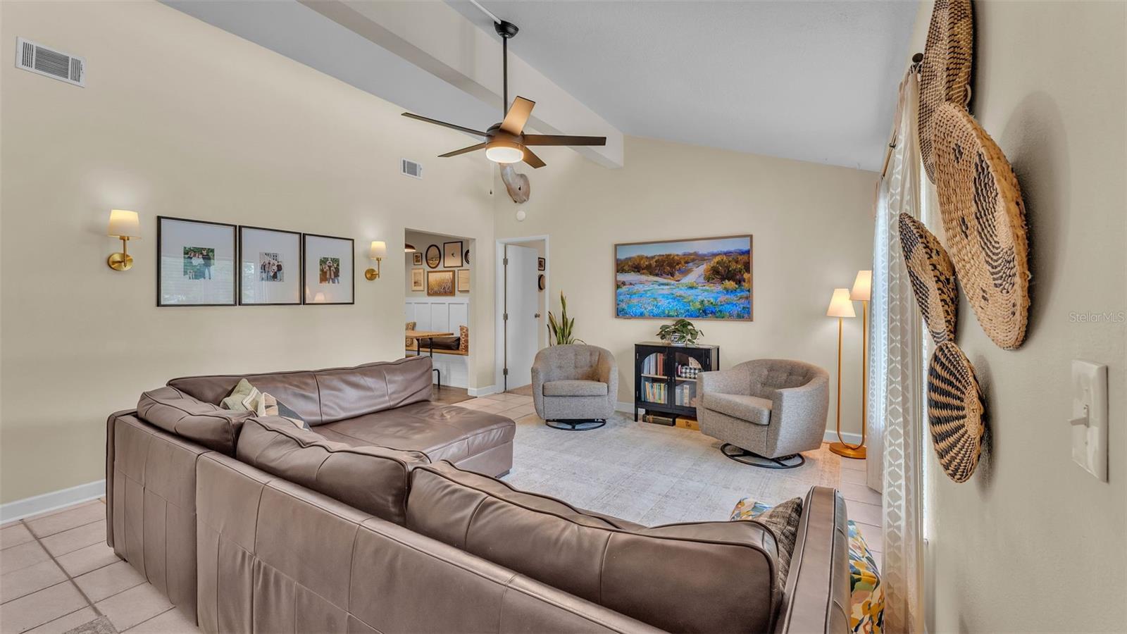2404 VIEW WAY